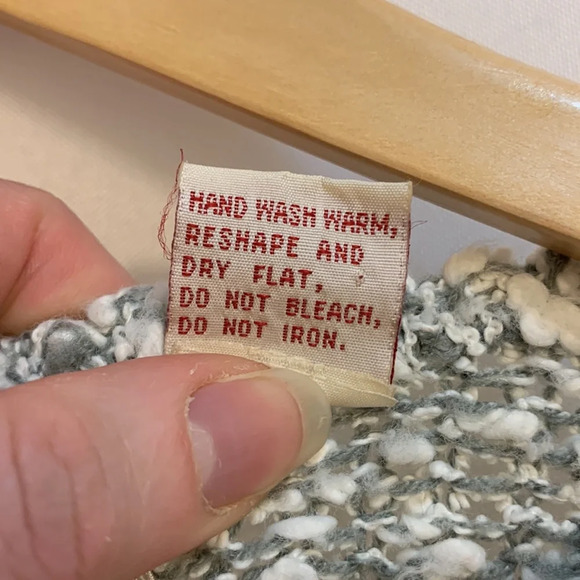 Vintage Penbrooke Lane Floral Sweater with Pearl Embellishment - size Medium - Picture 11 of 11